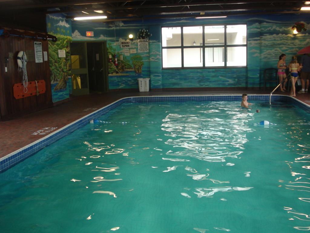 Days Hotel 2*